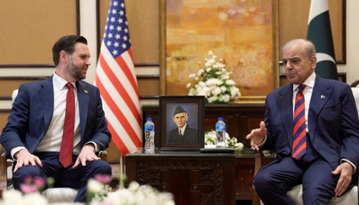 ترامب: المفاوضون الأمريكيون يتوجهون إلى باكستان غدًا لاستئناف المحادثات مع إيران 