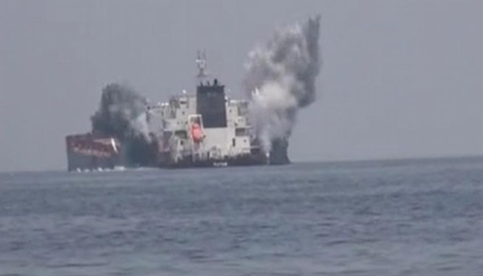 هجوم إيراني بمسيّرات على سفن عسكرية أمريكية ردًا على استهداف سفينة تجارية