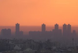 مدينة بـ1.4 تريليون جنيه على حافة أزمة الديون.. كيف تواصل السلطة سباق الأبراج بينما يضيق الخناق على الاقتصاد والموازنة