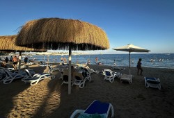 أفريكان بيزنس || حرب الشرق الأوسط تُلقي بظلالها على السياحة المصرية