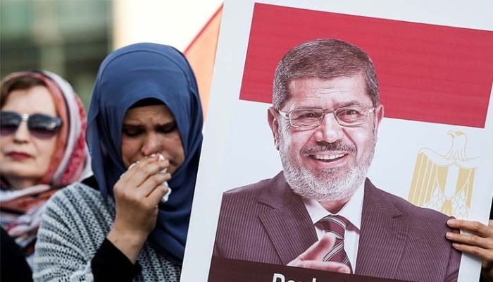 حين يصمت اليسار عن العسكر ويتكلم فقط عن الإخوان برواية أمنية كاذبة.. عمار علي حسن ينتقد سنة الرئيس مرسي ويطلب من المصريين نسيان ما رأوه بأعينهم