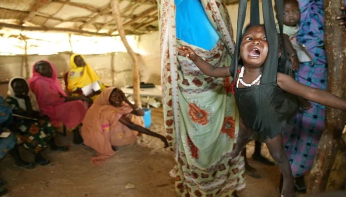 كارثة إنسانية تتفاقم في السودان.. الحرائق تلاحق النازحين وتدمر مئات المآوي وتدفع الأسر إلى نزوح جديد