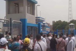 وقفة احتجاجية لمحصلي "مياه القليوبية".. غضب بسبب العقود الهشة والأجور المنخفضة وقمع المطالبين بتحسين الأوضاع