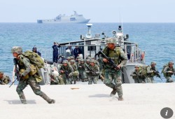 الجارديان || هل يدفع ترامب بقوات برية إلى إيران مع اقتراب انتهاء الهدنة؟