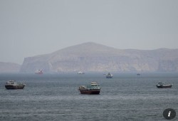 الجارديان || مضيق هرمز وساحة دبلوماسية الزوارق الحربية بين أمريكا وإيران: صراع النفوذ البحري في ظل حرب مفتوحة