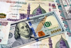 بعد ارتفاعه.. الدولار يفضح هشاشة الجنيه ويكشف لجوء البنوك إلى الفائدة لاحتواء أزمة الصرف والطاقة