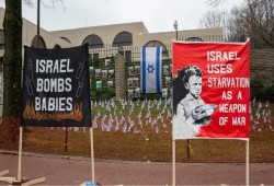 احتجاجات حادة تُحرج قنصل الاحتلال في أمريكا وهتافات “عار وخزي” تقاطع كلمته خلال حفل رسمي