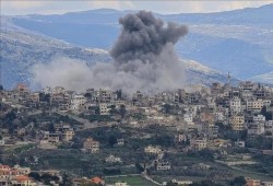 الاحتلال يخرق وقف إطلاق النار ويقصف جنوب لبنان بغارات عنيفة