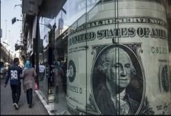 ستاندرد تشارترد: خروج 15 مليار دولار يفضح رهان الحكومة على الأموال الساخنة