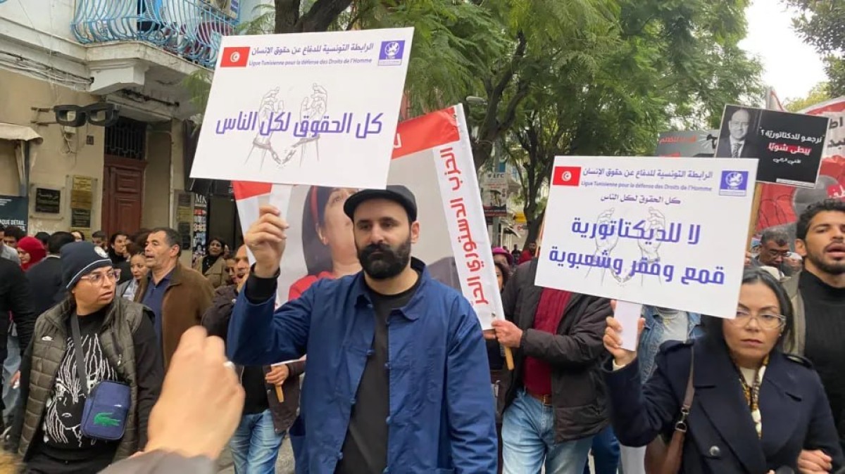 تعليق نشاط رابطة حقوق الإنسان في تونس يفتح ملف خنق المجتمع المدني والصحافة