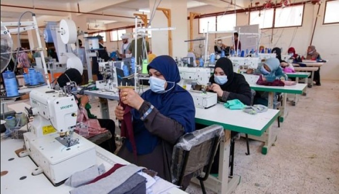 الدولار والطاقة يدفعان المصانع إلى رفع الأسعار .. حكومة ترفع كلفة الإنتاج وتدّعي دعم المشروعات
