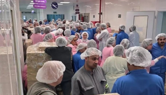 إضراب عمال أمون يتواصل لليوم الرابع ويكشف فشل الحكومة في حماية الأجور والأرباح والأمان الوظيفي وسط مطالبات بإقالة الإدارة