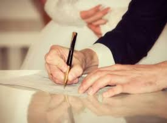 مشروع قانون أمام "النواب" يثير الجدل: حبس الزوج وتغريمه إذا لم يُخطر زوجته بالزواج الثاني 