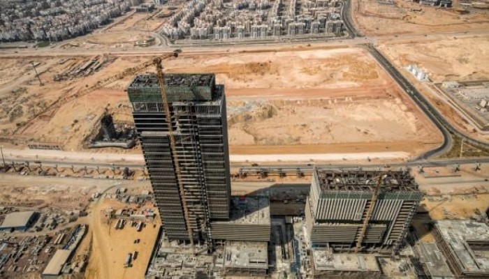 ذا سباين يكشف انحياز حكومة مدبولي للعقار الفاخر وأموال البنوك بدل السكن والإنتاج