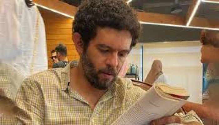 10 مايو.. بدء محاكمة المترجم ورسّام الكاريكاتير أشرف عمر 