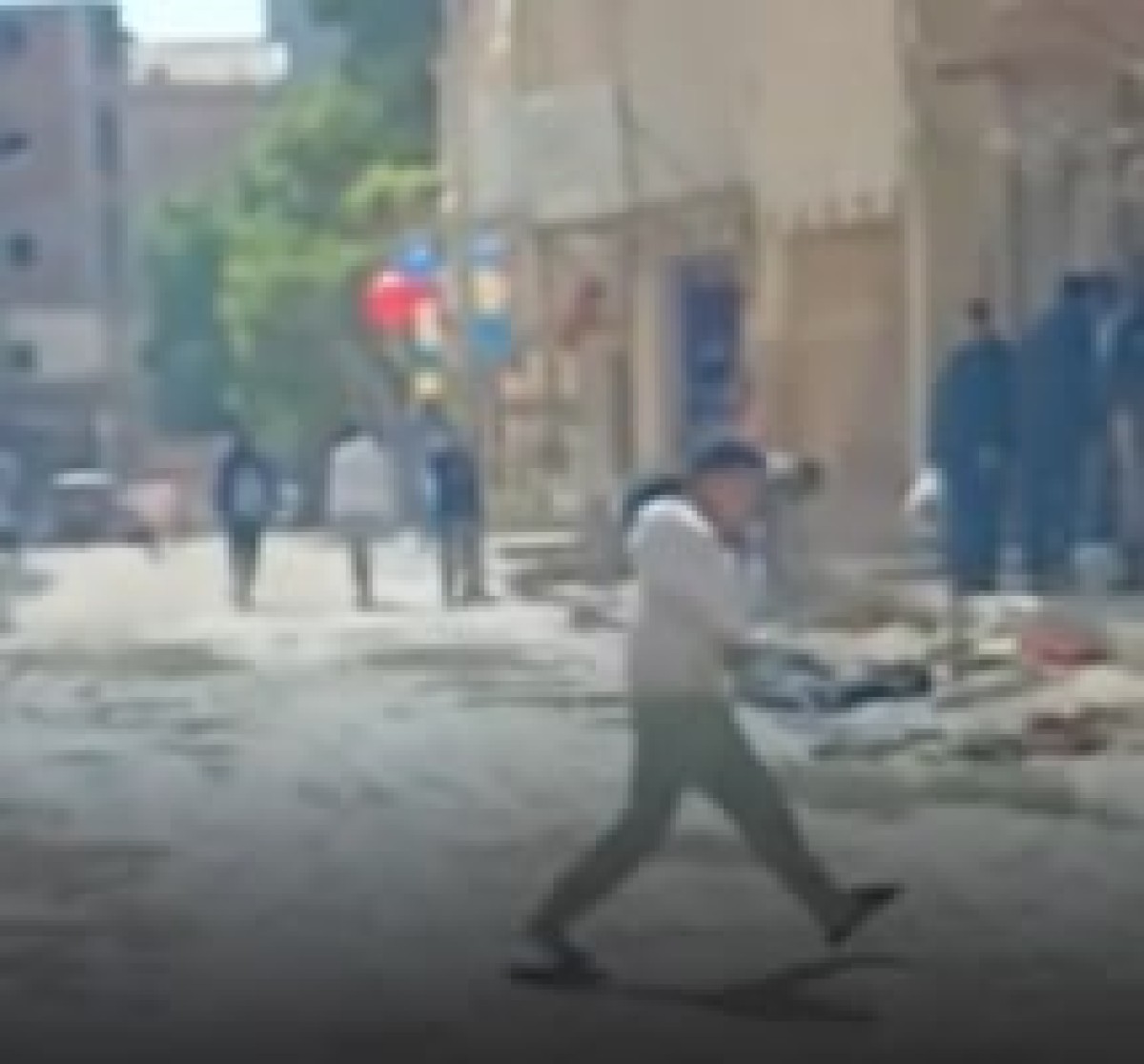 فيديو|| أبو تلات بالإسكندرية تستغيث من الصرف والطرق بينما تنشغل الحكومة بواجهات مدن الأغنياء