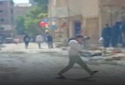 فيديو|| أبو تلات بالإسكندرية تستغيث من الصرف والطرق بينما تنشغل الحكومة بواجهات مدن الأغنياء