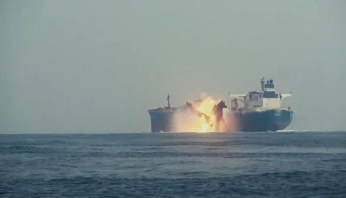 إيران تتوعد بحرق السفن الأميركية العملاقة حال أي عدوان جديد