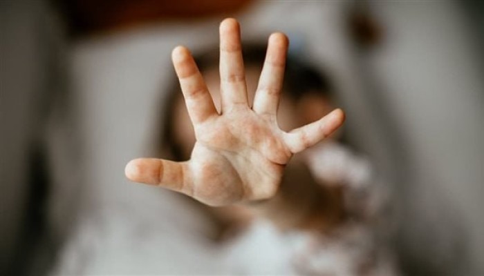 تحرش عامل بطفلة بمدرسة الرشاد في سوهاج يثير غضب الأهالي من التعليم ومحاولة التستر على الواقعة