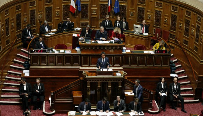 "تقويض مبادئ الجمهورية".. مشروع قانون يستهدف الإخوان يفجر معركة داخل مجلس الشيوخ الفرنسي 