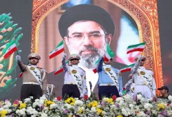 خامنئي يعلن “هزيمة أمريكا” ويطرح إدارة جديدة لهرمز وسط صراع النفط والمفاوضات النووية