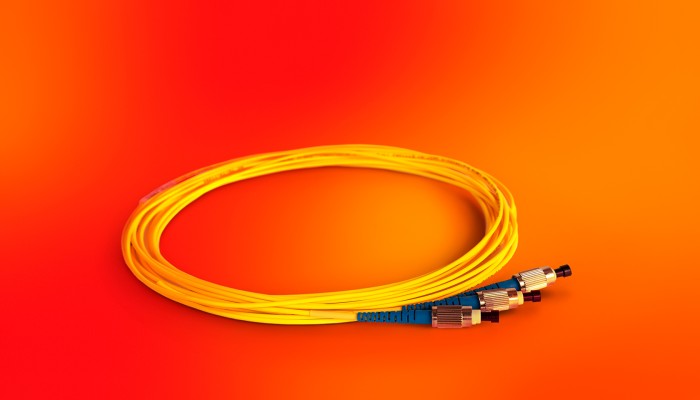 هل يمكن التنصت عبر كابلات الألياف الضوئية "الفايبر"؟
