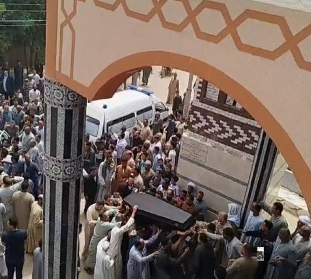تشييع 5 جثامين من ضحايا مجزرة "الدهابة" بأم الحويطات... والقبض على الجاني 
