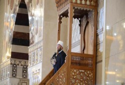 الخطبة الموحدة في مصر من تنظيم المنابر إلى عسكرة الرسالة الدينية