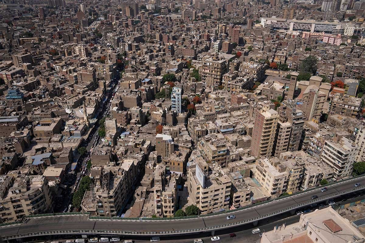 فساد مشروعات القاهرة يكشف كيف تحول الأمر المباشر إلى باب لإهدار المال العام