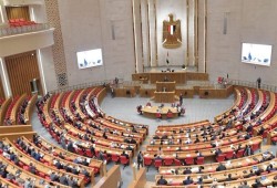 طرق الدقهلية المتهالكة تصل إلى مجلس النواب وتكشف إهمال الحكومة للفقراء بعد إهدارها المليارات على طرق الأغنياء