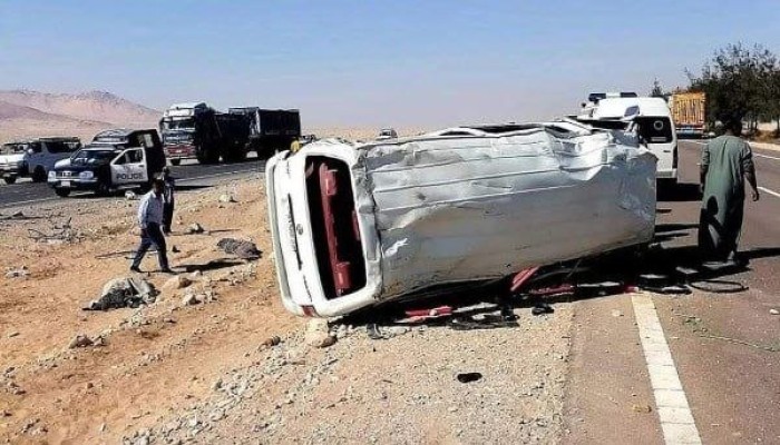 استمرار نزيف الأسفلت..إصابة 18 فتاة وشاب في انقلاب ميكروباص بالبحيرة