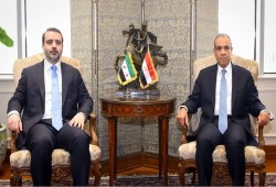 زيارة وزير الخارجية السوري إلى القاهرة تكسر الجمود جزئيًا وتكشف ضغينة السيسي تجاه سوريا الجديدة