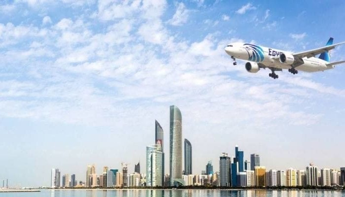 مصر للطيران تعلق رحلاتها إلى الإمارات بعد استهداف الفجيرة بالصواريخ والمسيرات
