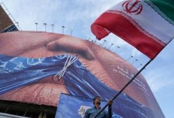 شيكاجو تريبيون || إيران تنشئ هيئة جديدة للسيطرة على مضيق هرمز وسط مفاوضات التهدئة مع واشنطن