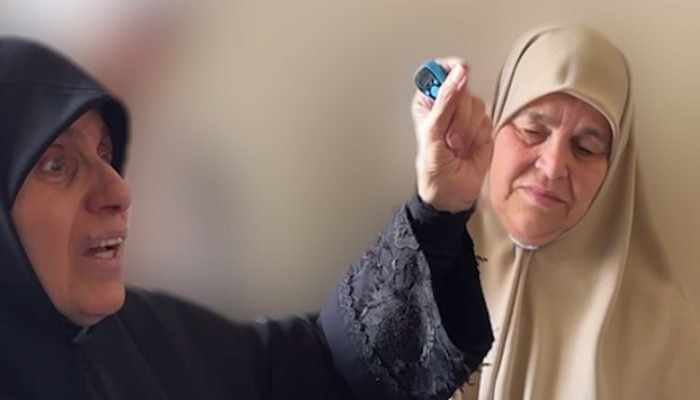 زوجة خليل الحية تنعى نجلها عزام: أبناؤنا يجاهدون في الخنادق لا يعيشون في الفنادق(فيديو)