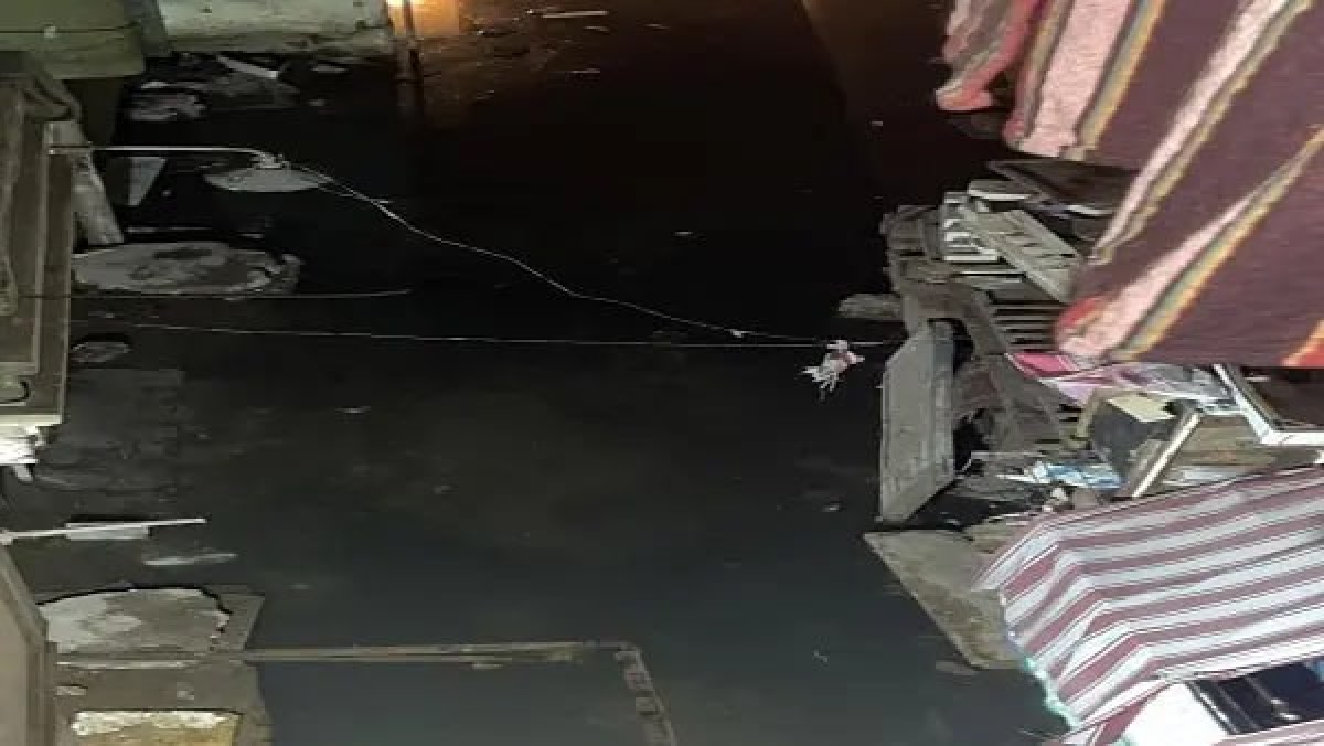 الصرف يغرق سوق السمك بالمنصورة.. أسبوع من الاستغاثات وسط فشل المحليات