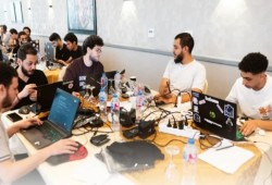 شعبة الاتصالات والبرلمان يفضحان زيادة الأسعار.. تكلفة أعلى وخدمة سيئة ومواطن يدفع فاتورة التحول الرقمي