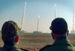 الحرس الثوري يعلن جهوزية الصواريخ والمسيّرات ويؤكد انتظار “أمر الإطلاق”