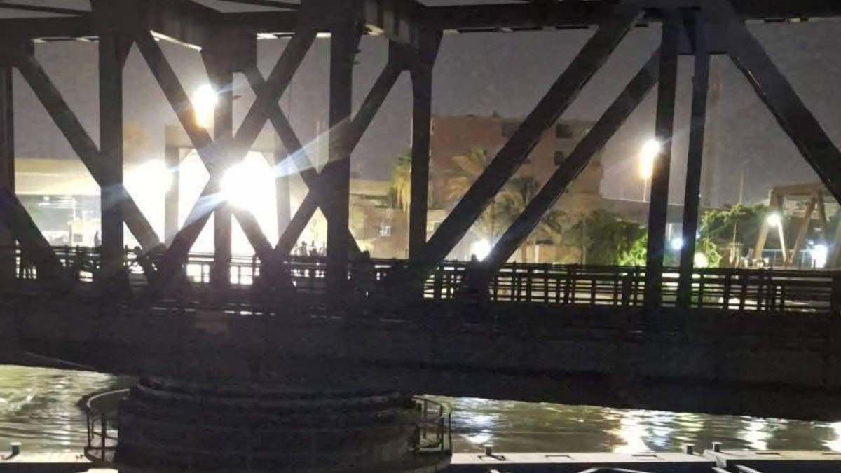 شاهد || ظلام كوبري نجع حمادي يبتلع الشباب.. مأساة جديدة تفضح الإهمال وتفتح النار على كامل الوزير
