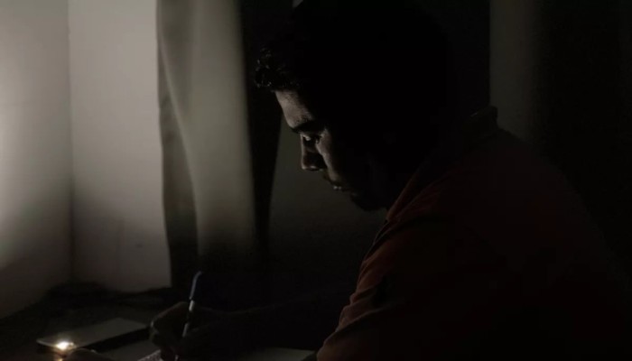انقطاعات الكهرباء تضرب المحافظات المصرية مبكرًا وتكشف كذب وعود الحكومة بعدم تخفيف الأحمال