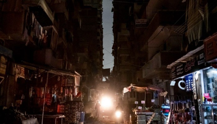 الظلام يضرب معظم المحافظات وسط انقطاعات واسعة للكهرباء مع أول موجة حر