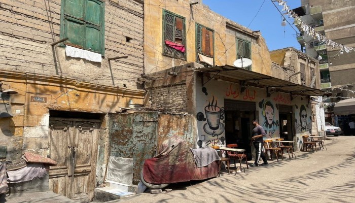 أكسفورد بلو || «مدينة الموتى» في القاهرة تستعيد الحياة وسط أزمات اقتصادية خانقة