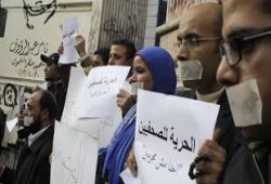 خطة حكومية لإعادة هيكلته.. خريطة إصلاح الإعلام في مصر بين قبضة الديكتاتورية ومطالب حرية الصحفيين