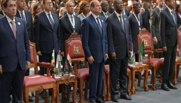 السيسي في قمة إفريقيا-فرنسا: استعراض قوة وسياسات اقتصادية مصرية يفرضها على القادة الأفارقة رغم الفشل والديون