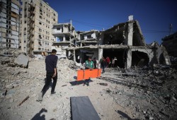 قصف متواصل وخروق متصاعدة للتهدئة.. غزة تنزف تحت النار ونظامها الصحي على حافة الانهيار
