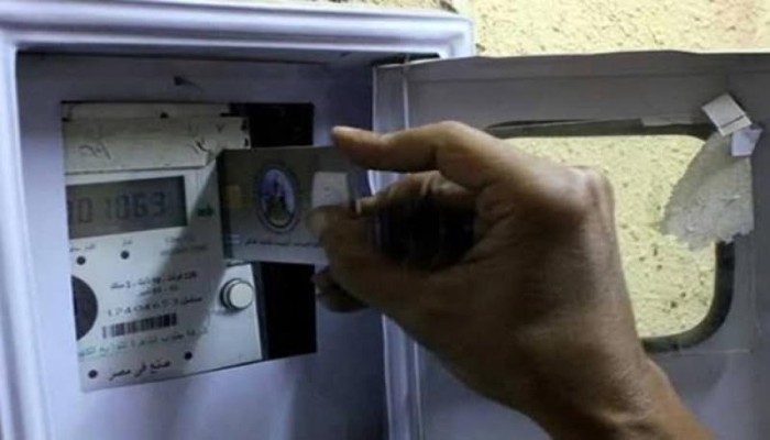 العداد الكودي في مصر.. الحكومة تفرض سعر موحد 2.74 جنيه للكيلو وات وتزيد معاناة المواطنين
