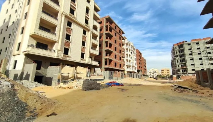 تباطؤ المبيعات وارتفاع الأسعار يثيران المخاوف.. هل تقف مصر على أعتاب فقاعة عقارية ممتدة؟