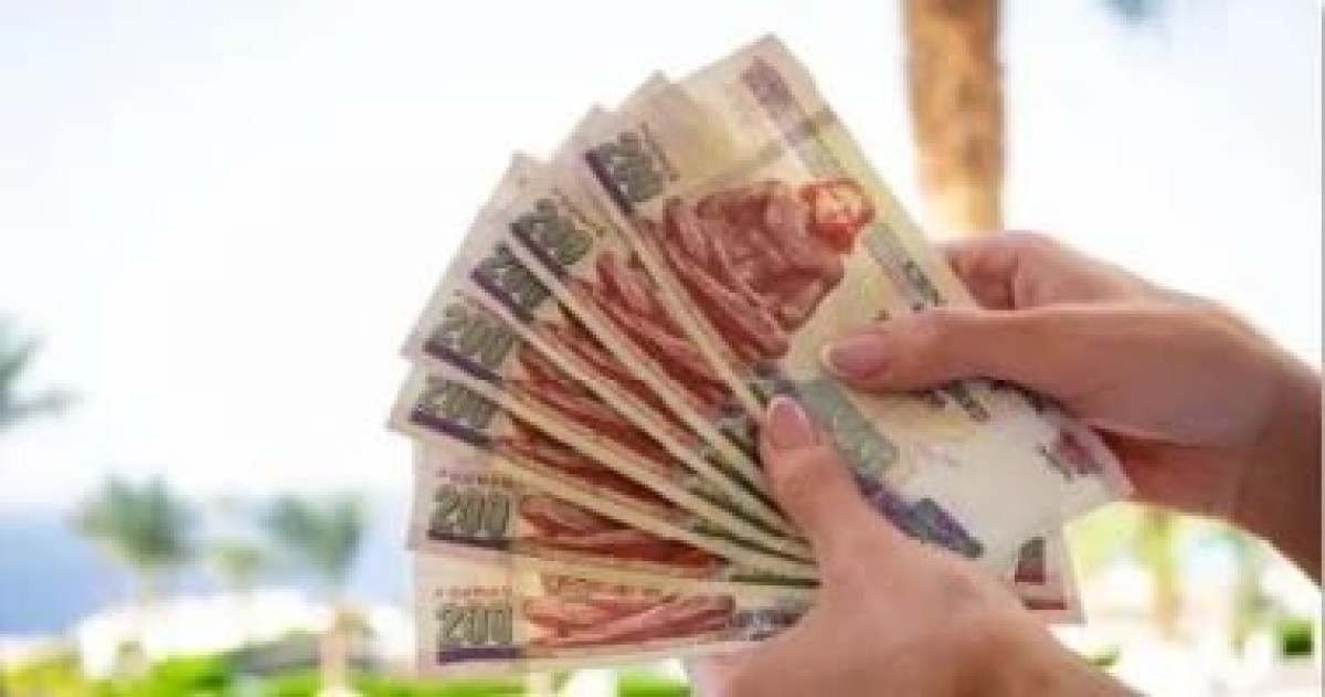 القروض لم تعد للرفاهية..المصريون يمولون الأساسيات مع انهيار الادخار من 15% إلى 1%