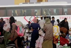 بالفيديو: آلاف السودانيين العائدين من مصر يواجهون فوضى النقل وارتفاع التكاليف