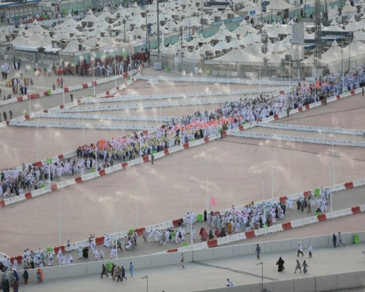 حجاج بيت الله في منى.. يوم التروية يفتح طريق عرفات ومناسك الحج الكبرى